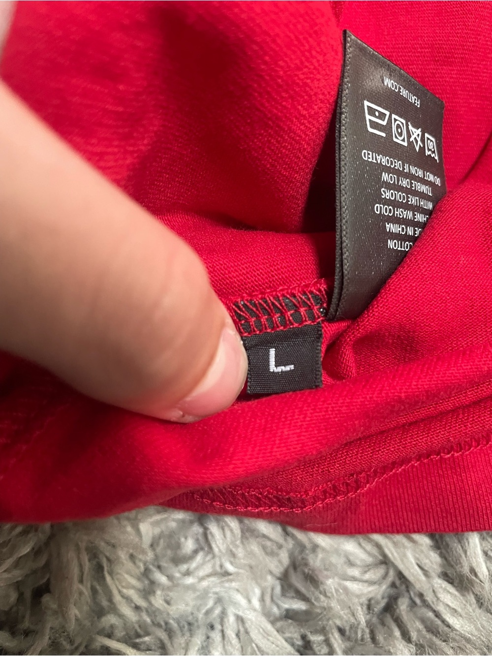 Feature Script Tee - Savvy Red - Picture 4 of 6